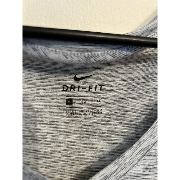 Nike Shirt Womens XL Short Sleeve Crew Neck Grey Dri-Fit Lightweight Workout - Picture 2 of 9